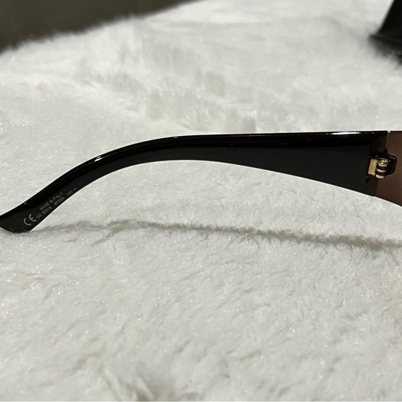 Gucci Sunglasses - Picture 5 of 6